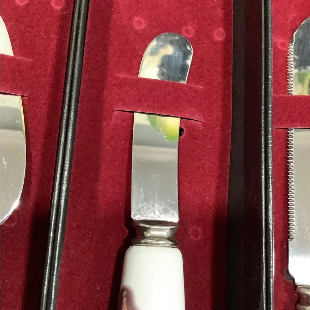 FROM DISNEY RESORTS CHEESE‎ SPREADER SET